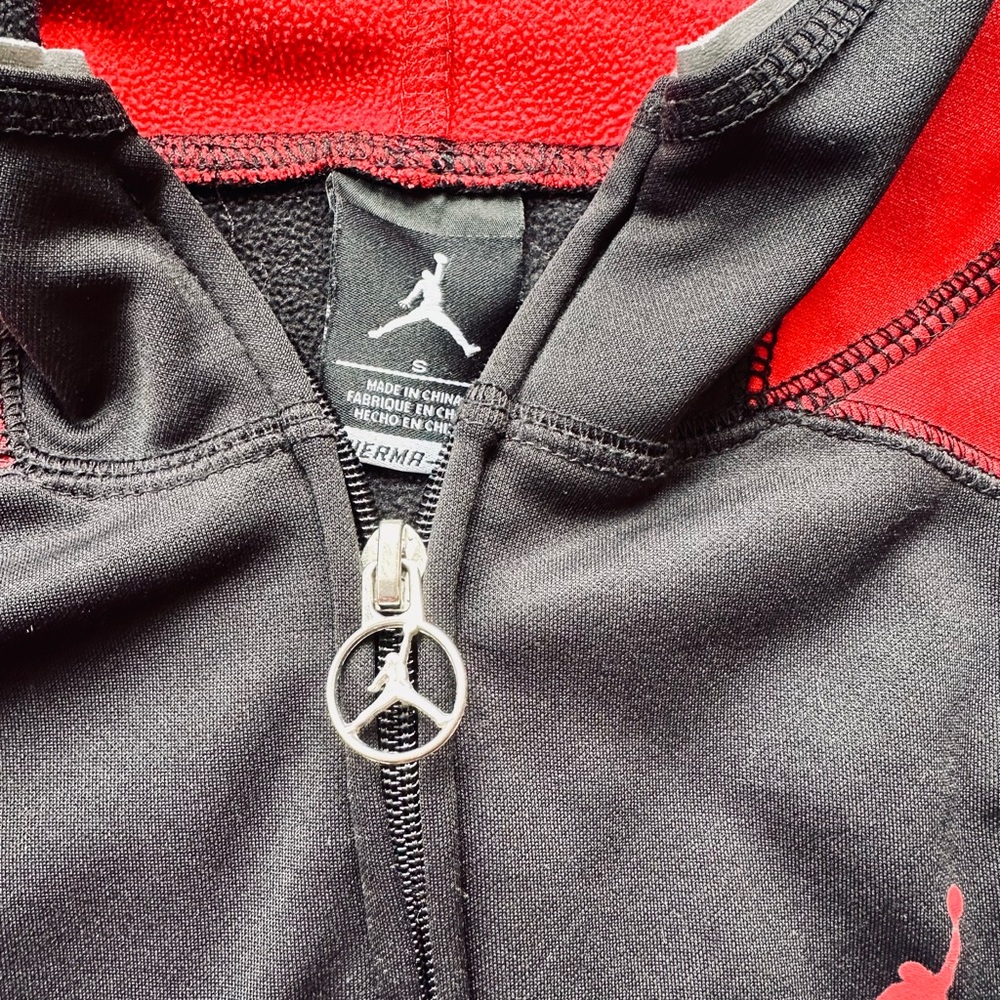 Jordan youth zip up jacket Therma-fit small